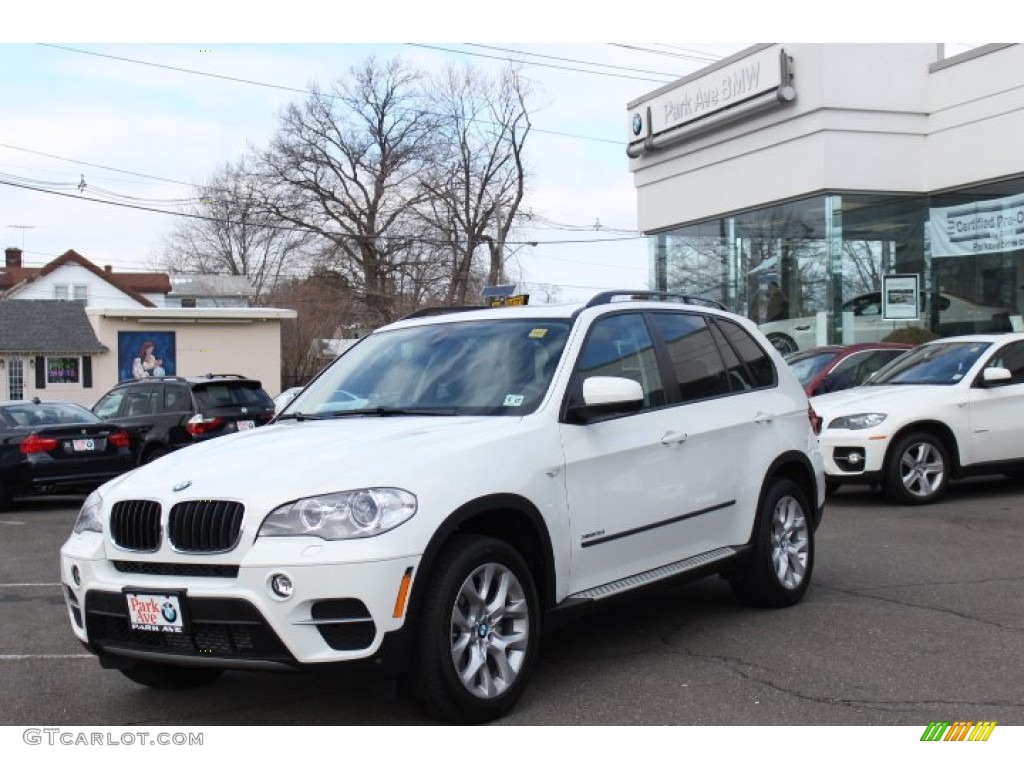 2013 X5 xDrive 35i Premium - Alpine White / Black photo #1
