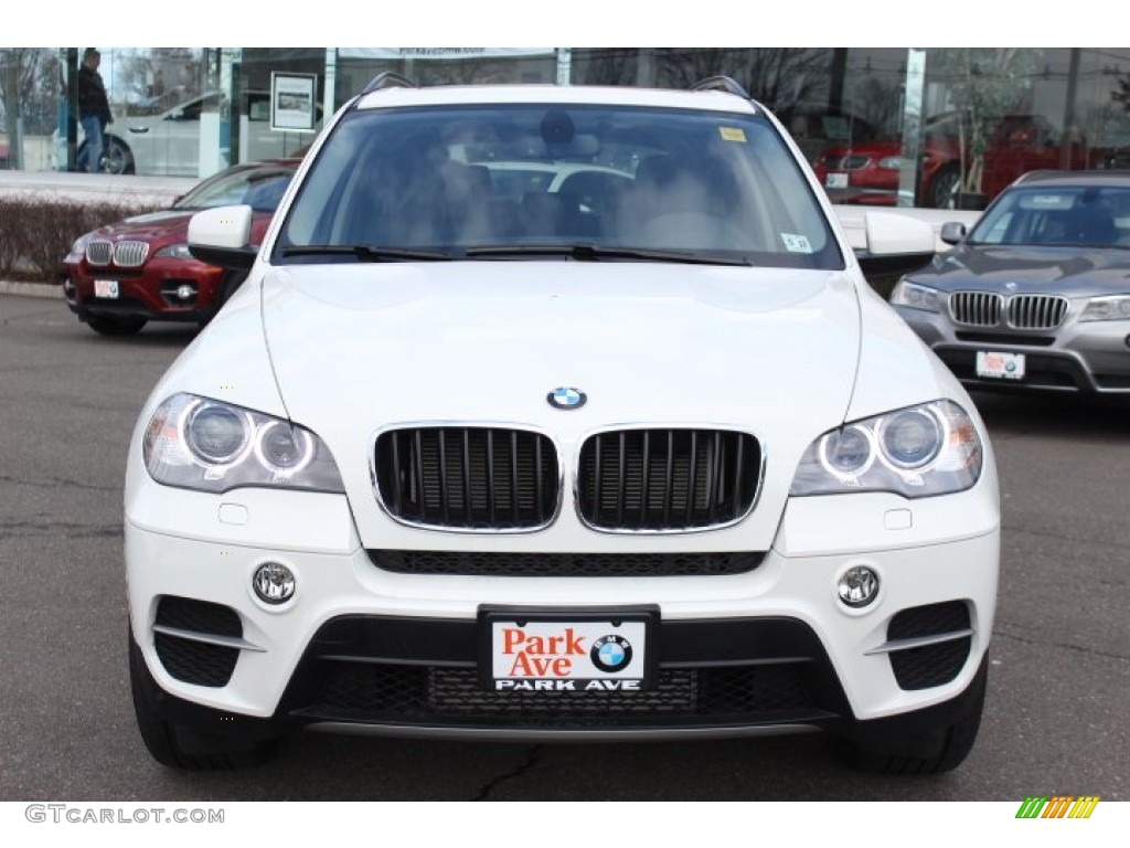 2013 X5 xDrive 35i Premium - Alpine White / Black photo #2