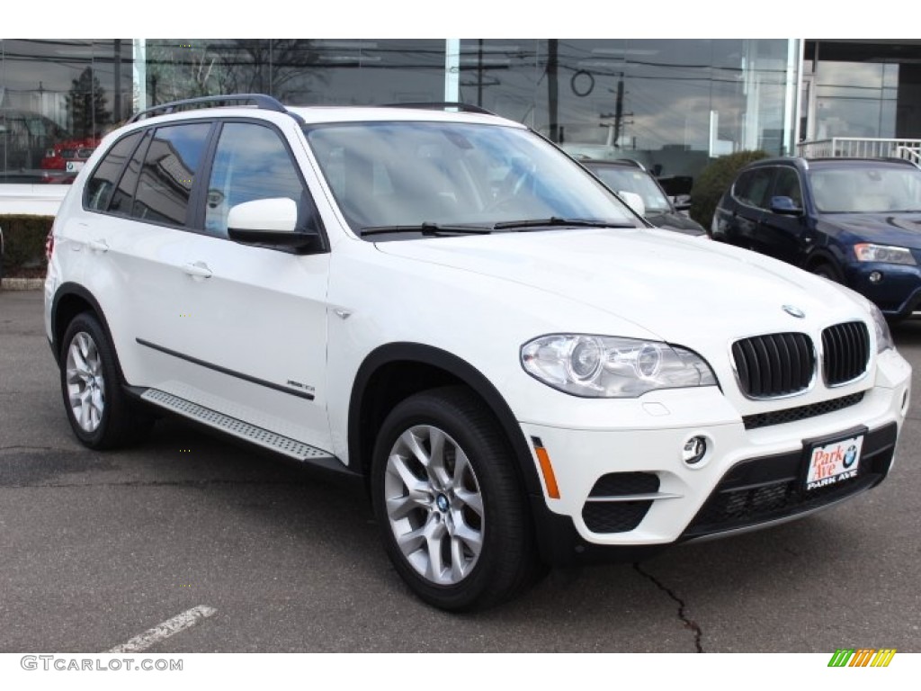 2013 X5 xDrive 35i Premium - Alpine White / Black photo #3