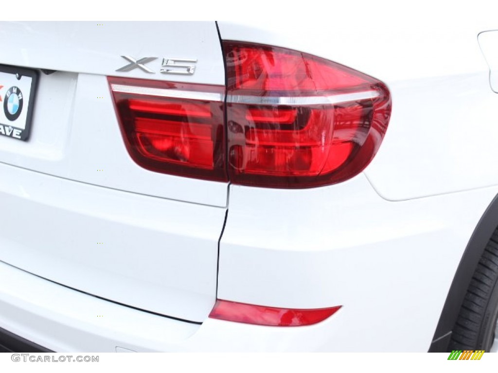 2013 X5 xDrive 35i Premium - Alpine White / Black photo #23