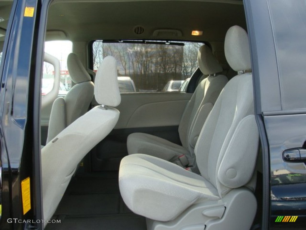 2011 Sienna LE AWD - Black / Light Gray photo #13