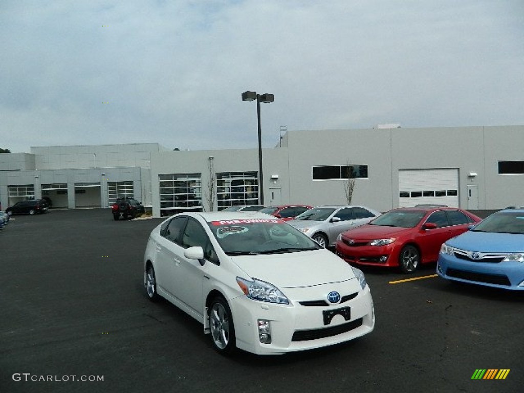 2010 Prius Hybrid V - Blizzard White Pearl / Misty Gray photo #1