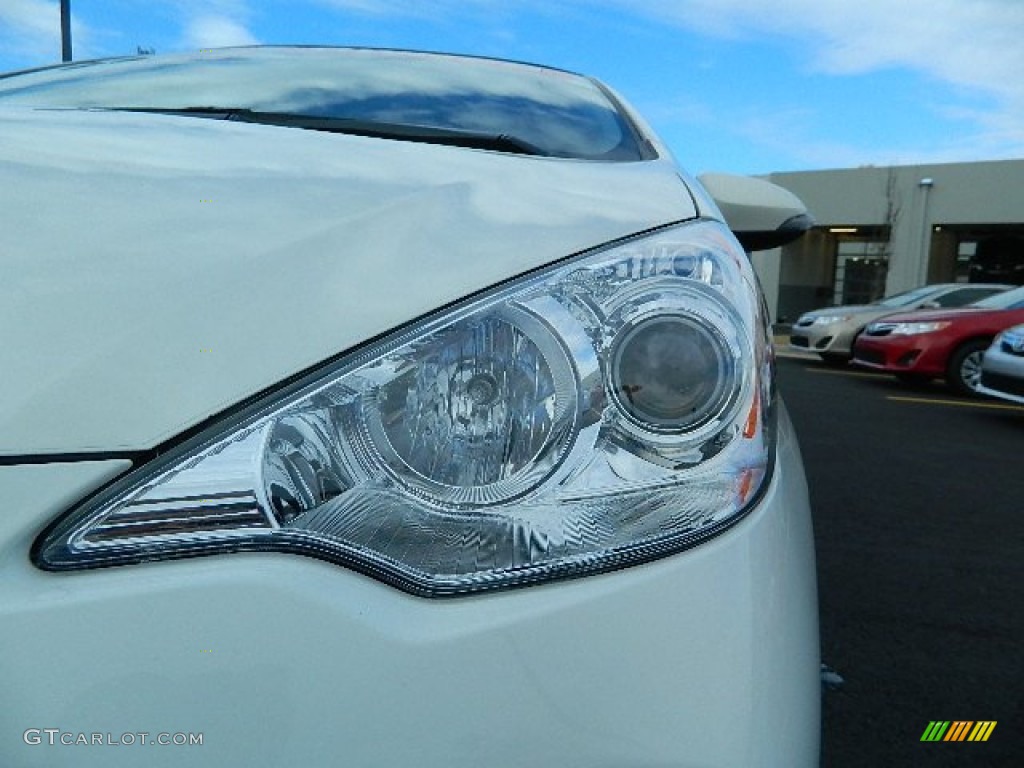 2012 Prius c Hybrid Four - Super White / Gray photo #9