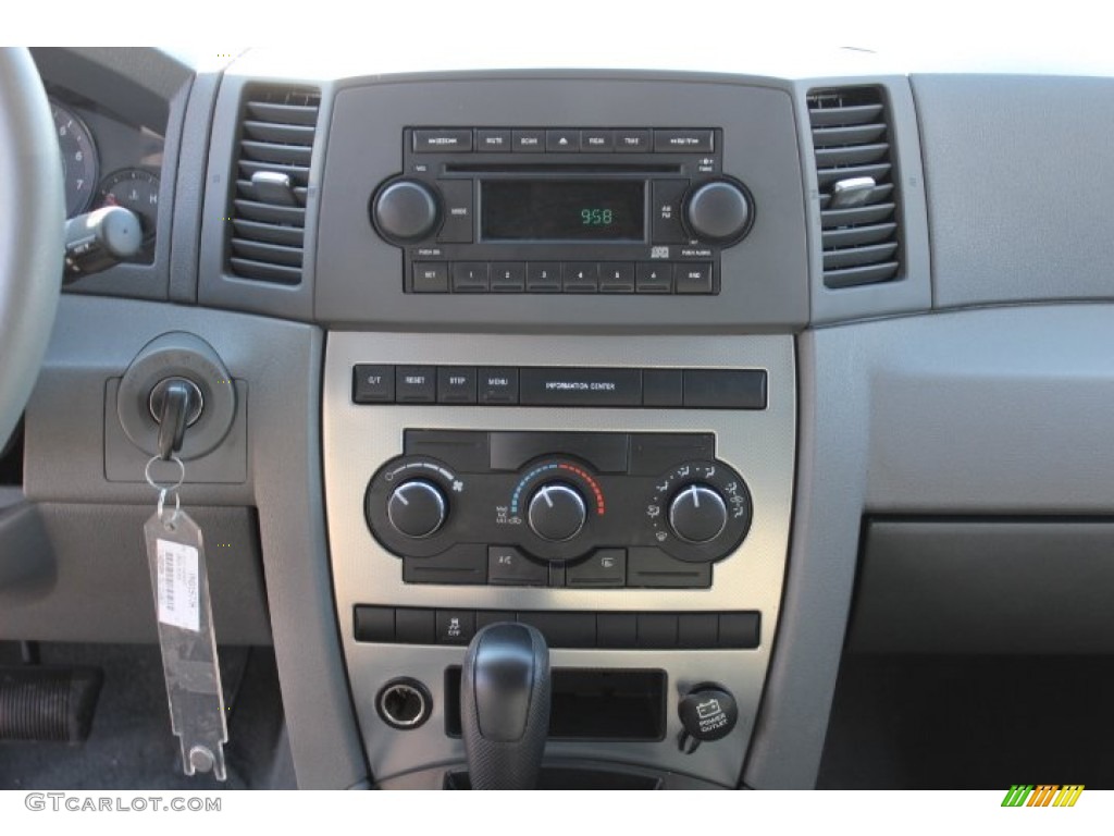 2005 Jeep Grand Cherokee Laredo 4x4 Controls Photo #77174116