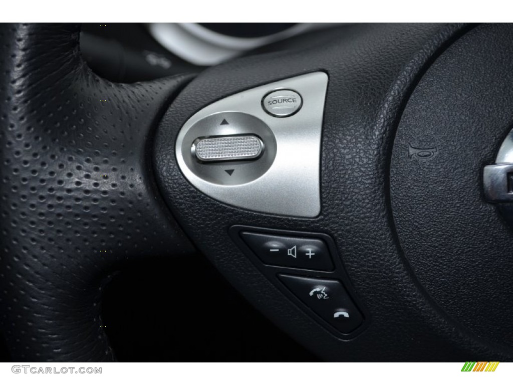2011 Nissan Juke SL Controls Photo #77176064