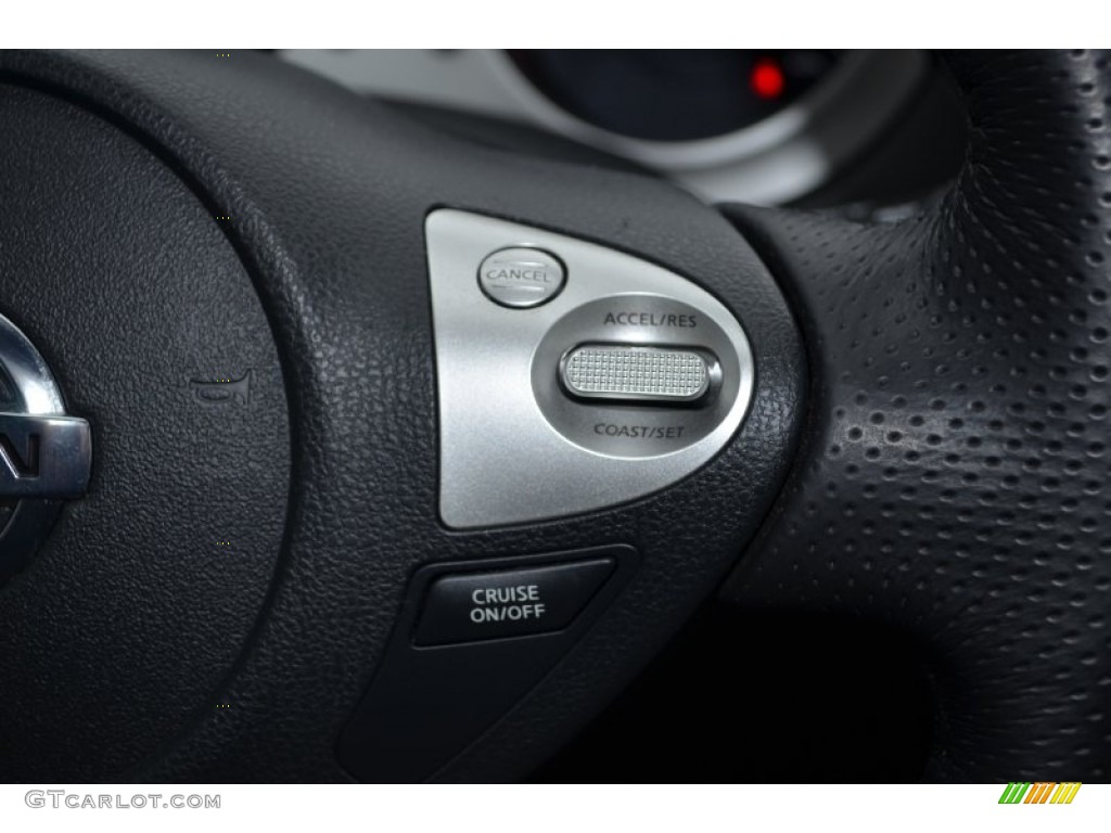 2011 Nissan Juke SL Controls Photo #77176091