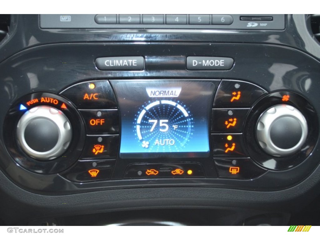 2011 Nissan Juke SL Controls Photo #77176267