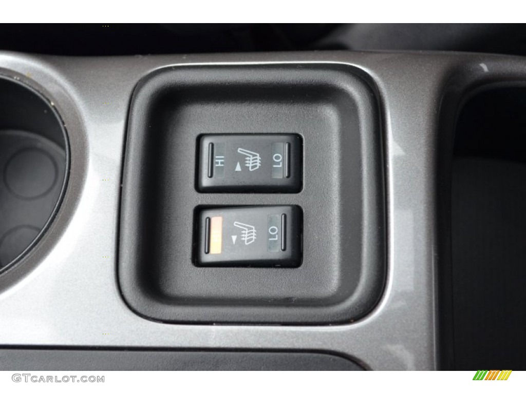 2011 Nissan Juke SL Controls Photos