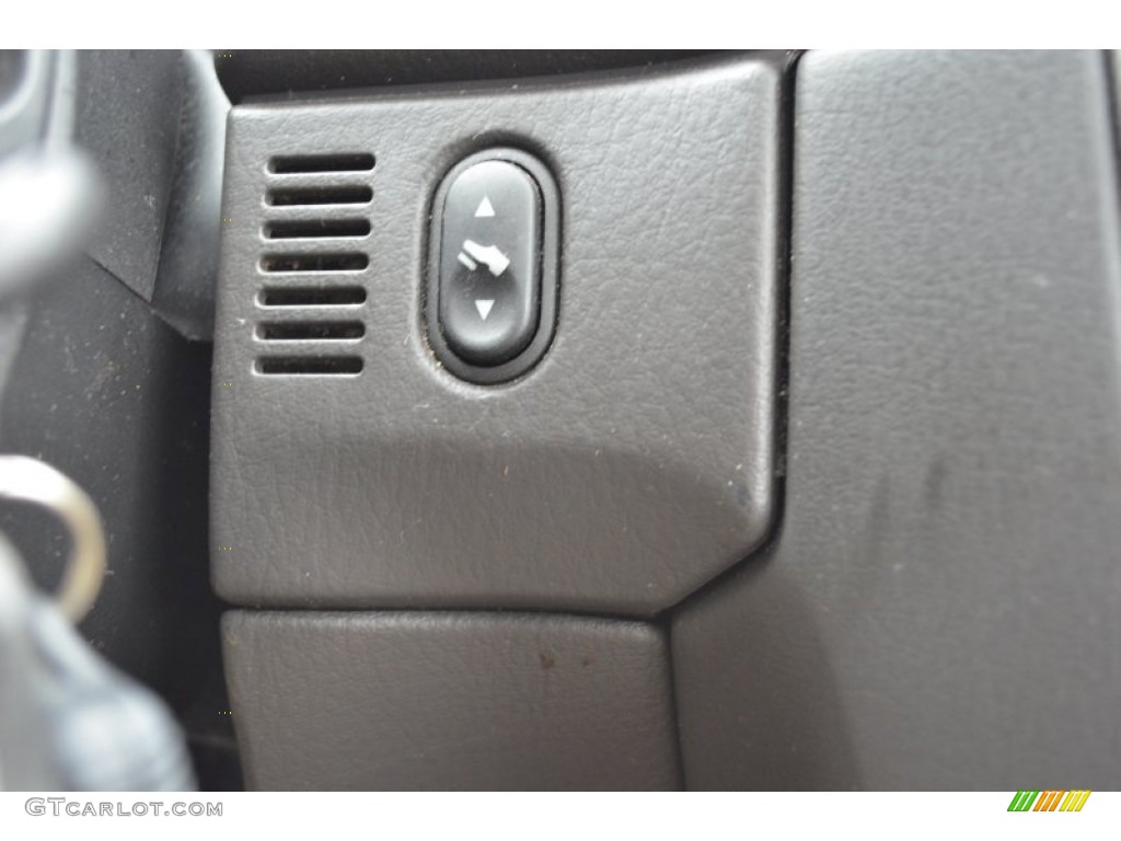 2005 Mountaineer V6 Premier - Satellite Silver Metallic / Midnight Grey photo #31