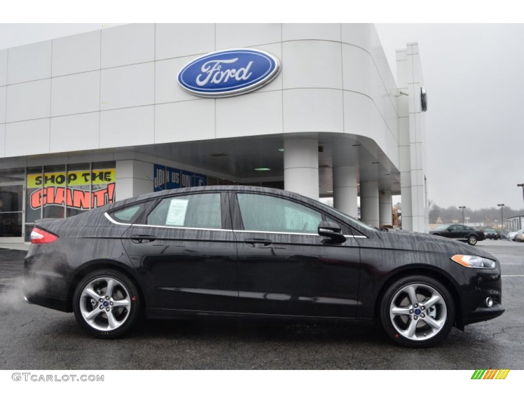 2013 Fusion SE 1.6 EcoBoost - Tuxedo Black Metallic / SE Appearance Package Charcoal Black/Red Stitching photo #2