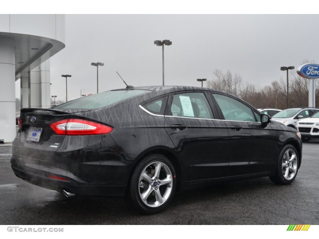 2013 Fusion SE 1.6 EcoBoost - Tuxedo Black Metallic / SE Appearance Package Charcoal Black/Red Stitching photo #3
