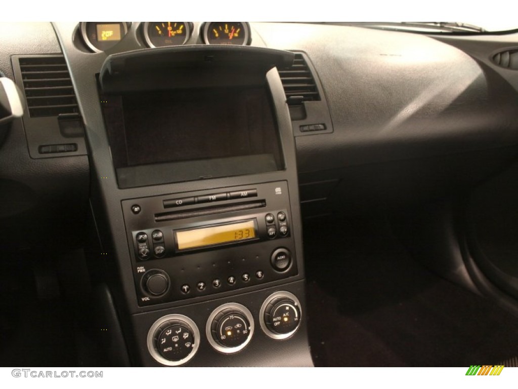 2005 Nissan 350Z Roadster Controls Photo #77179172