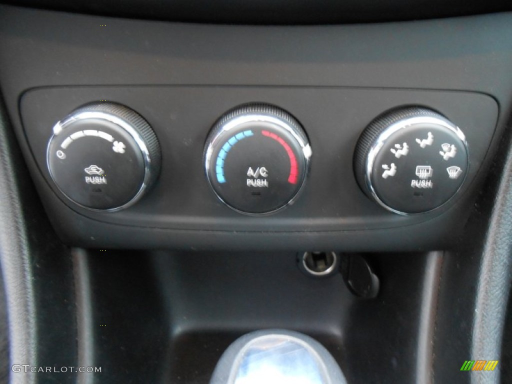 2012 Dodge Avenger SE Controls Photo #77181431