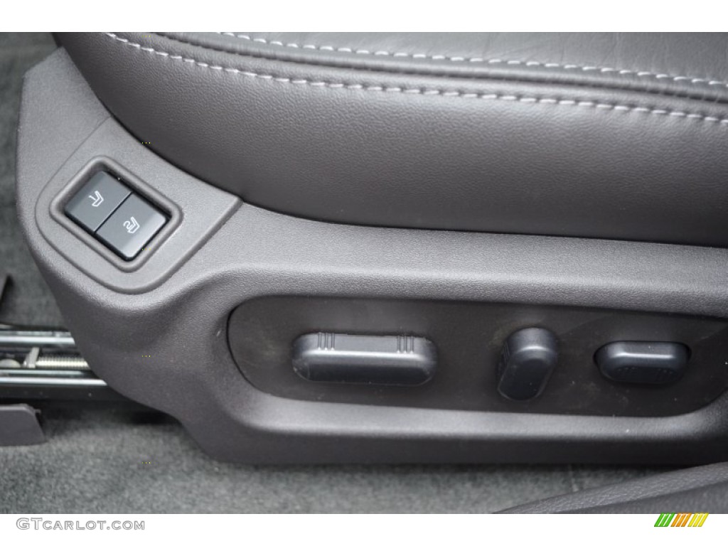 2013 Ford Taurus SHO AWD Controls Photo #77182385