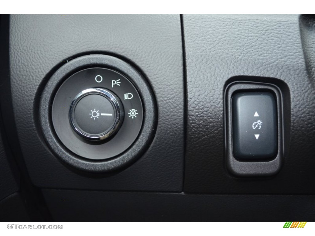 2013 Ford Taurus SHO AWD Controls Photo #77182431