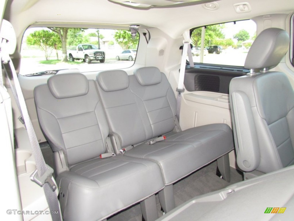 Aero Gray Interior 2010 Volkswagen Routan SEL Photo #77183537