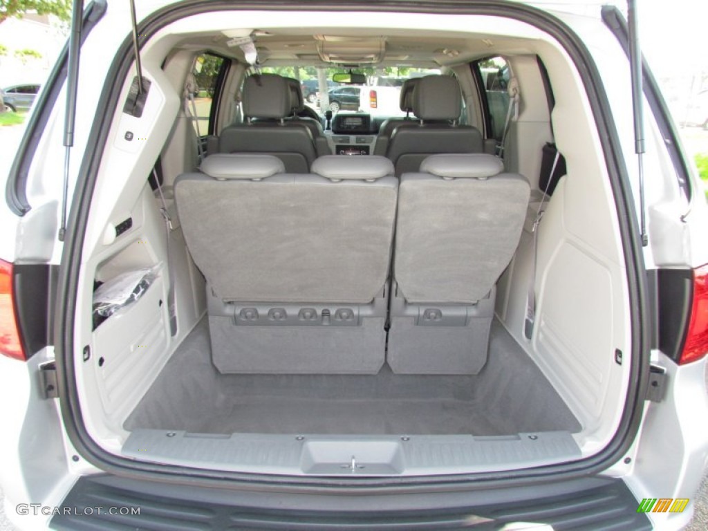 2010 Volkswagen Routan SEL Trunk Photos
