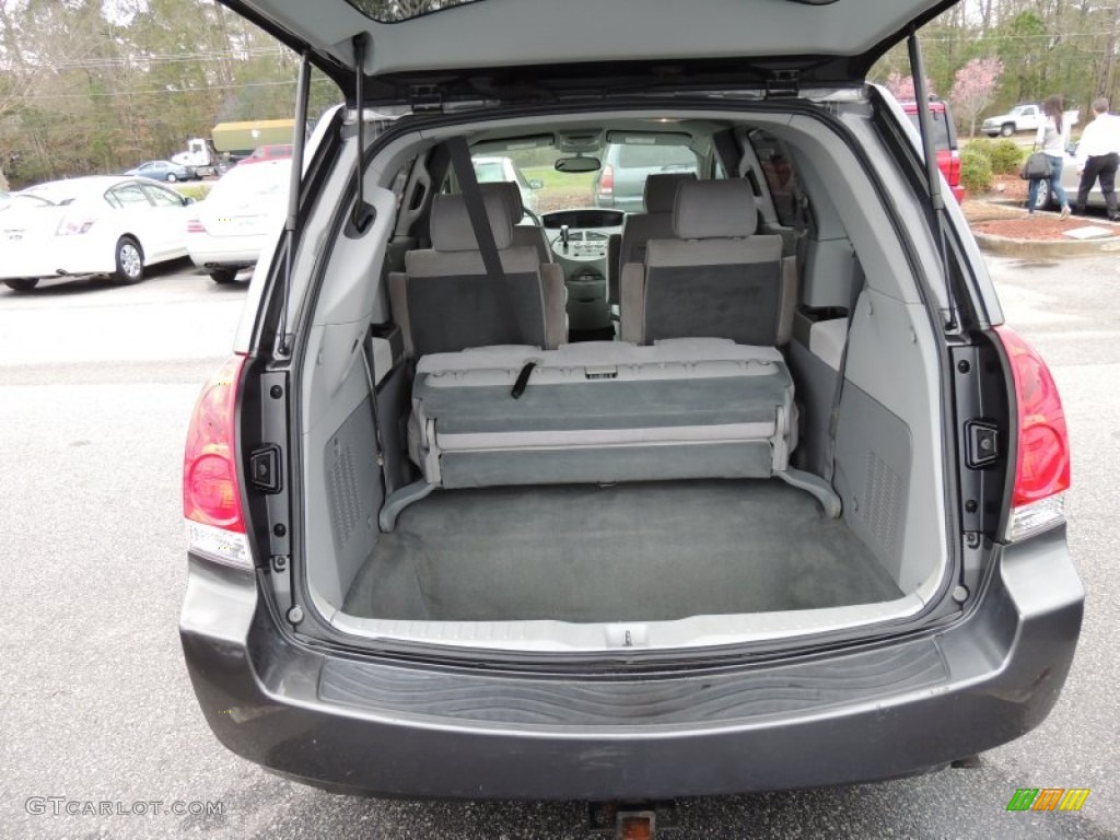 2004 Nissan Quest 3.5 SL Trunk Photos