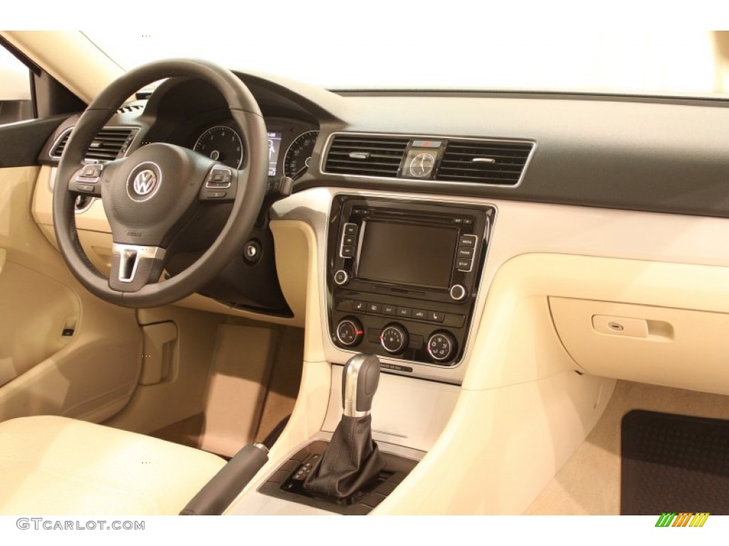 2013 Volkswagen Passat 2.5L SE Cornsilk Beige Dashboard Photo #77189369