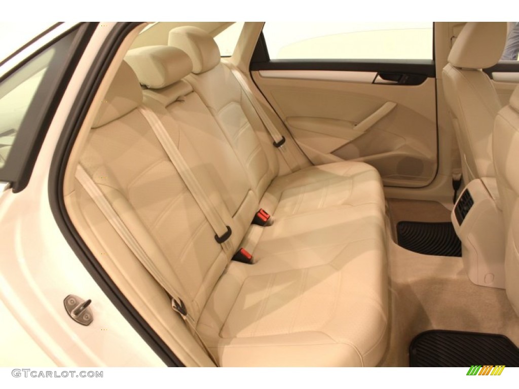 Cornsilk Beige Interior 2013 Volkswagen Passat 2.5L SE Photo #77189413