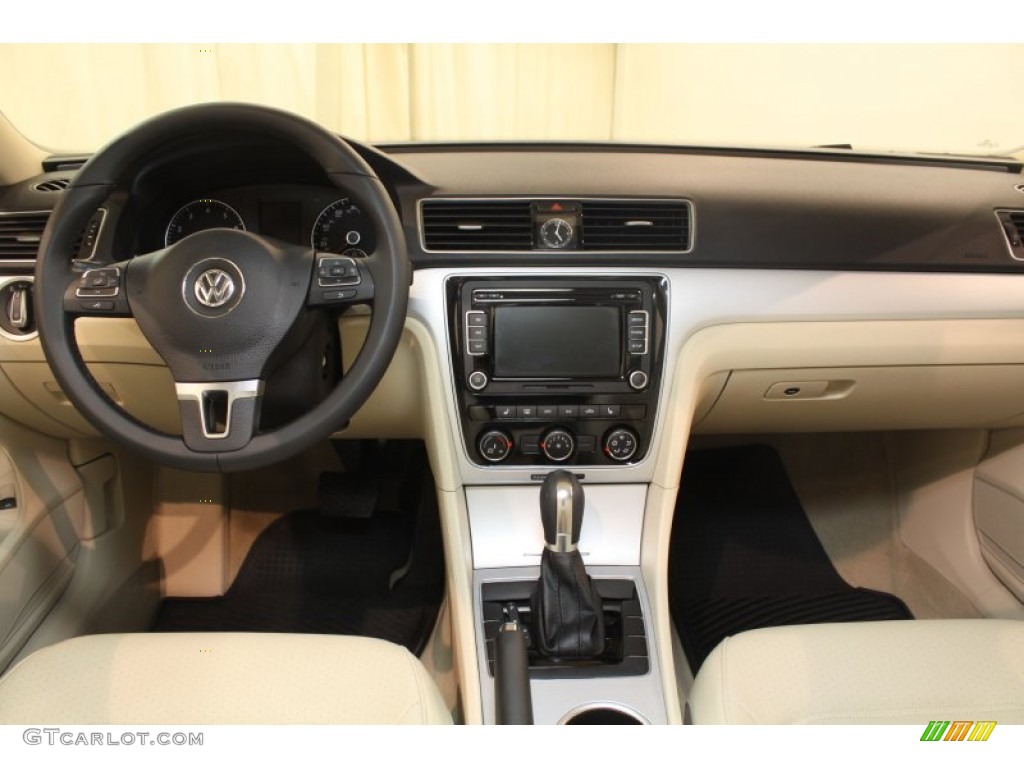 2013 Volkswagen Passat 2.5L SE Cornsilk Beige Dashboard Photo #77189474
