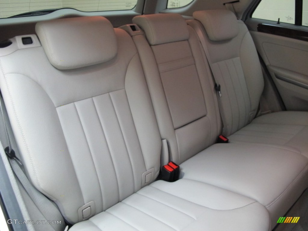 2006 Mercedes-Benz ML 500 4Matic Rear Seat Photos