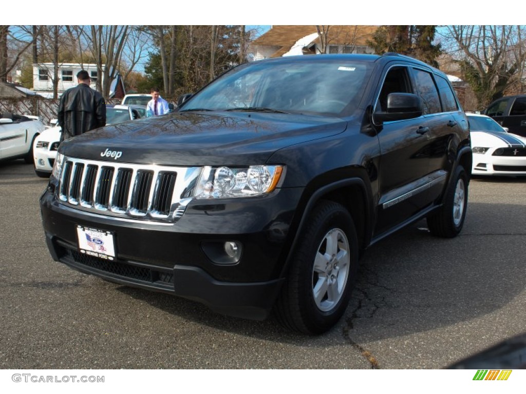 2011 Grand Cherokee Laredo 4x4 - Brilliant Black Crystal Pearl / Black photo #1