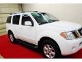 2008 Avalanche White Nissan Pathfinder SE 4x4  photo #1