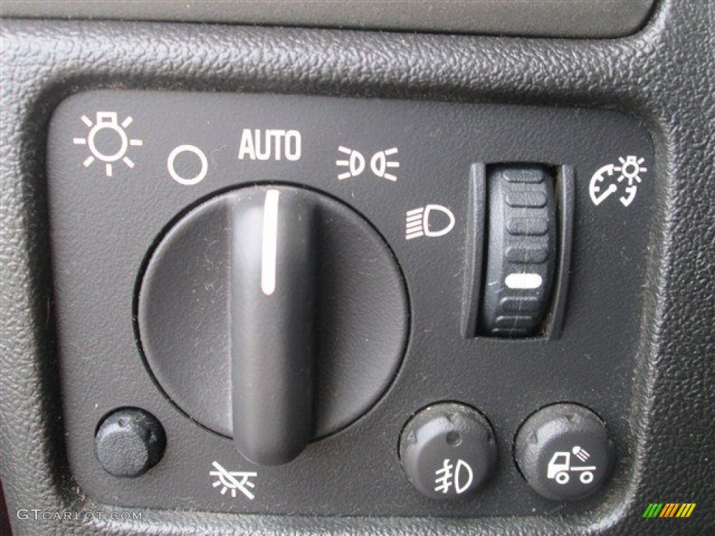 2008 Isuzu i-Series Truck i-370 LS Crew Cab Controls Photo #77191970