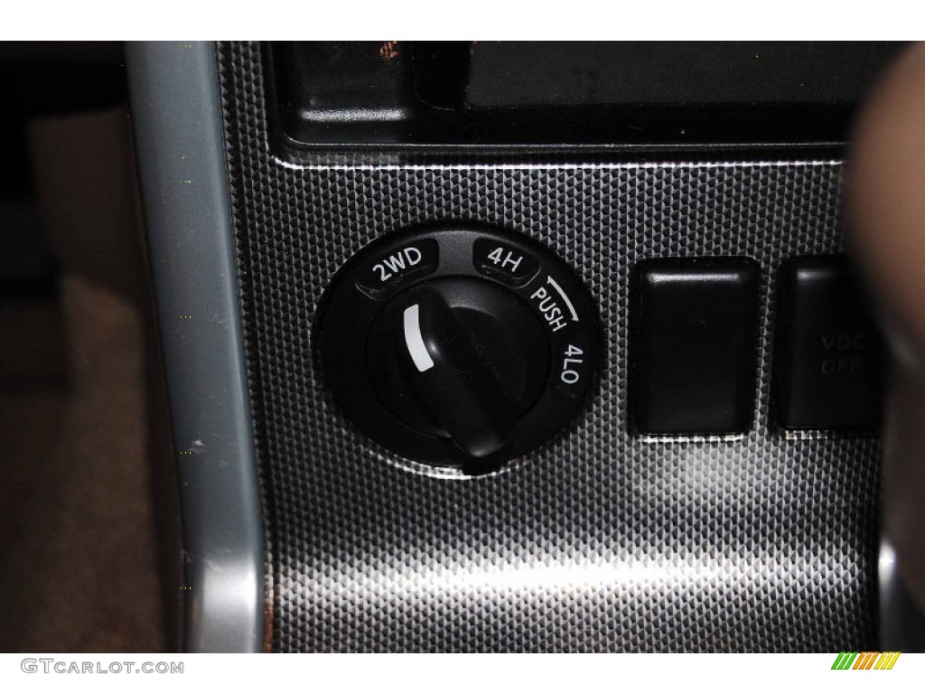 2008 Nissan Pathfinder SE 4x4 Controls Photo #77192039