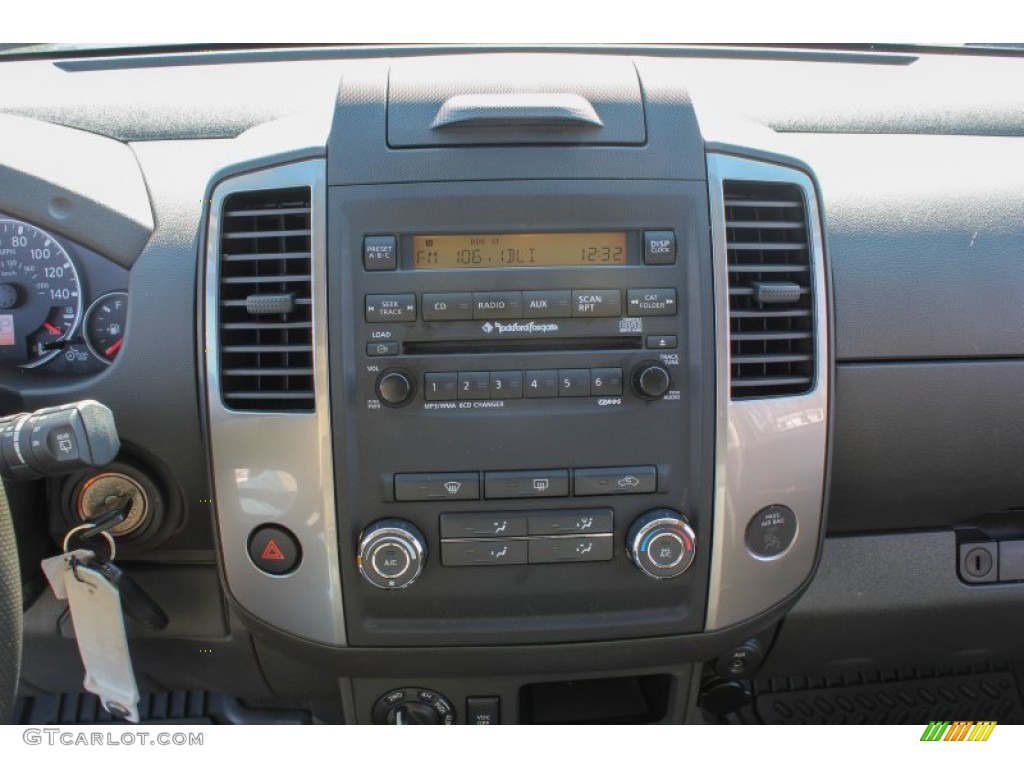 2010 Nissan Xterra SE 4x4 Controls Photo #77192323