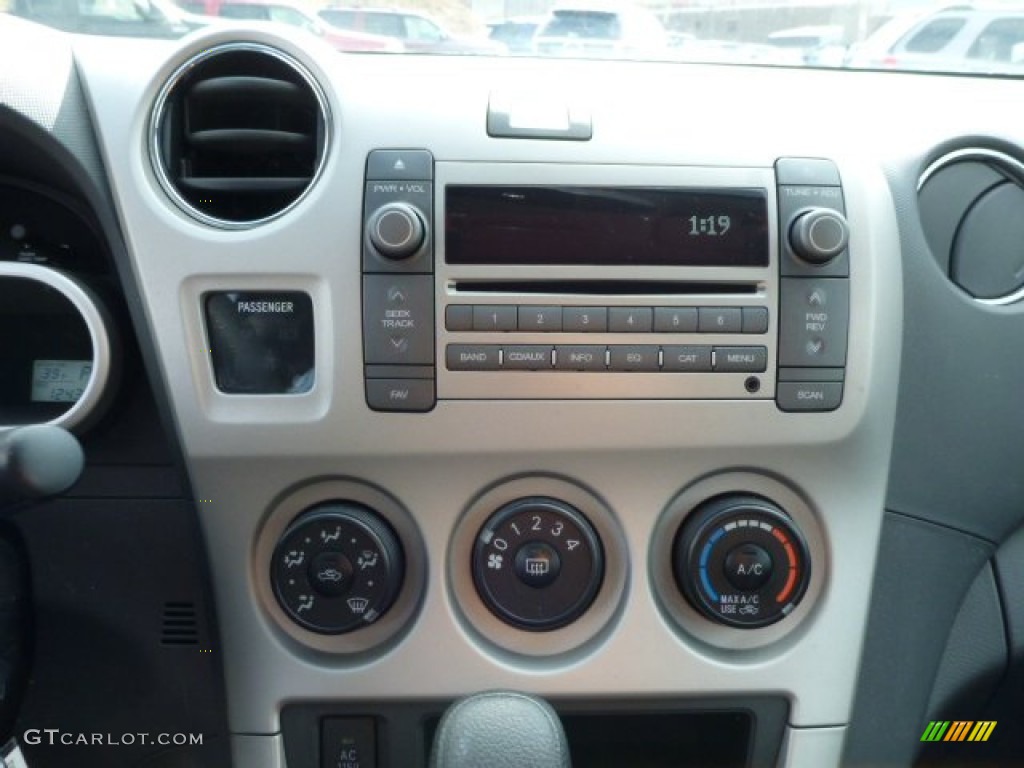 2009 Pontiac Vibe Standard Vibe Model Controls Photo #77199821