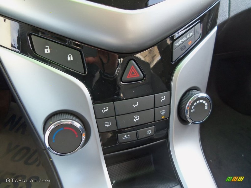 2013 Chevrolet Cruze LT Controls Photo #77200118