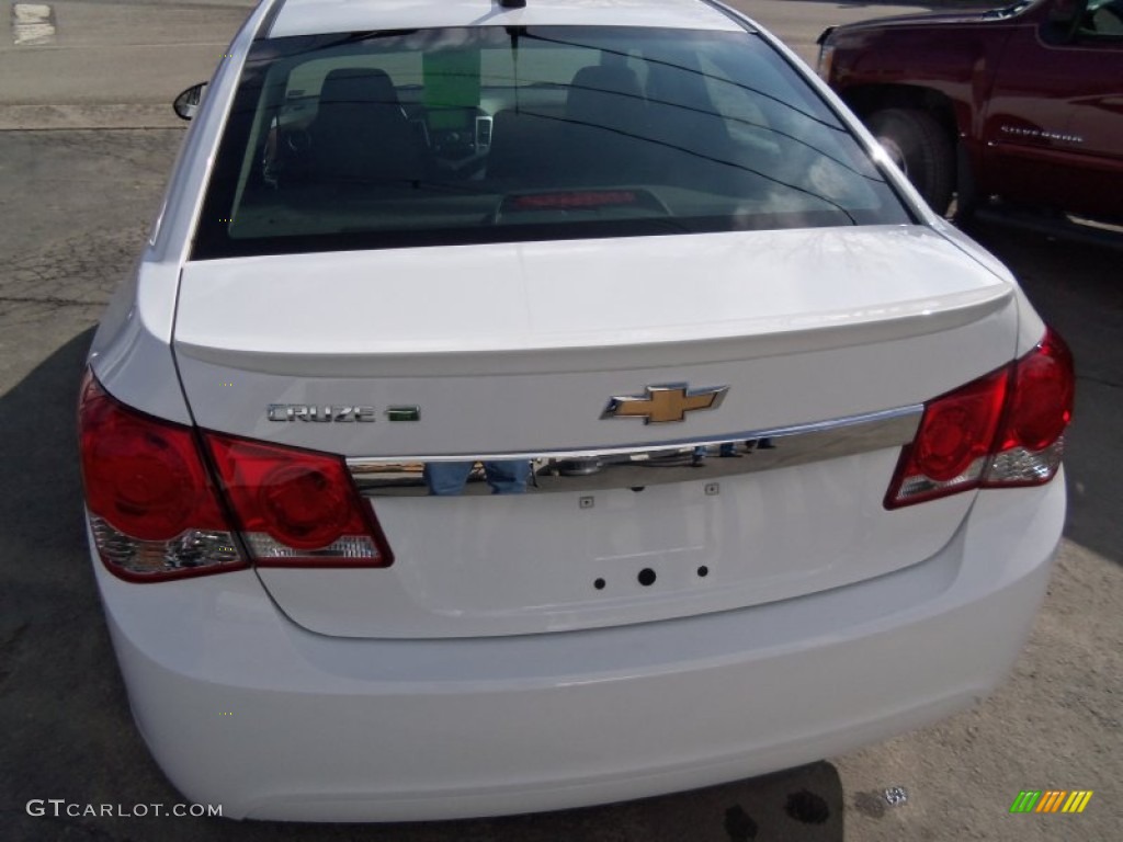 2013 Cruze ECO - Summit White / Jet Black/Sport Red photo #7