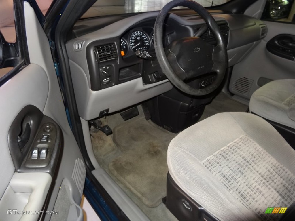 Medium Gray Interior 2003 Chevrolet Venture LS Photo #77200659