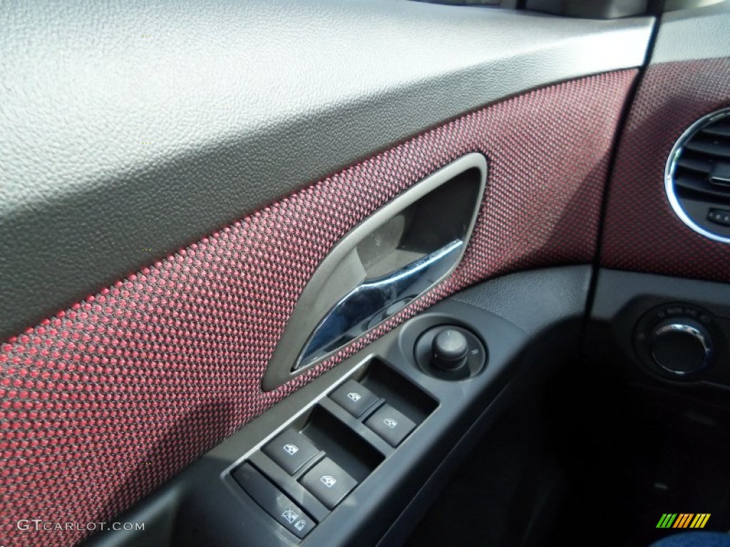 2013 Cruze ECO - Summit White / Jet Black/Sport Red photo #24