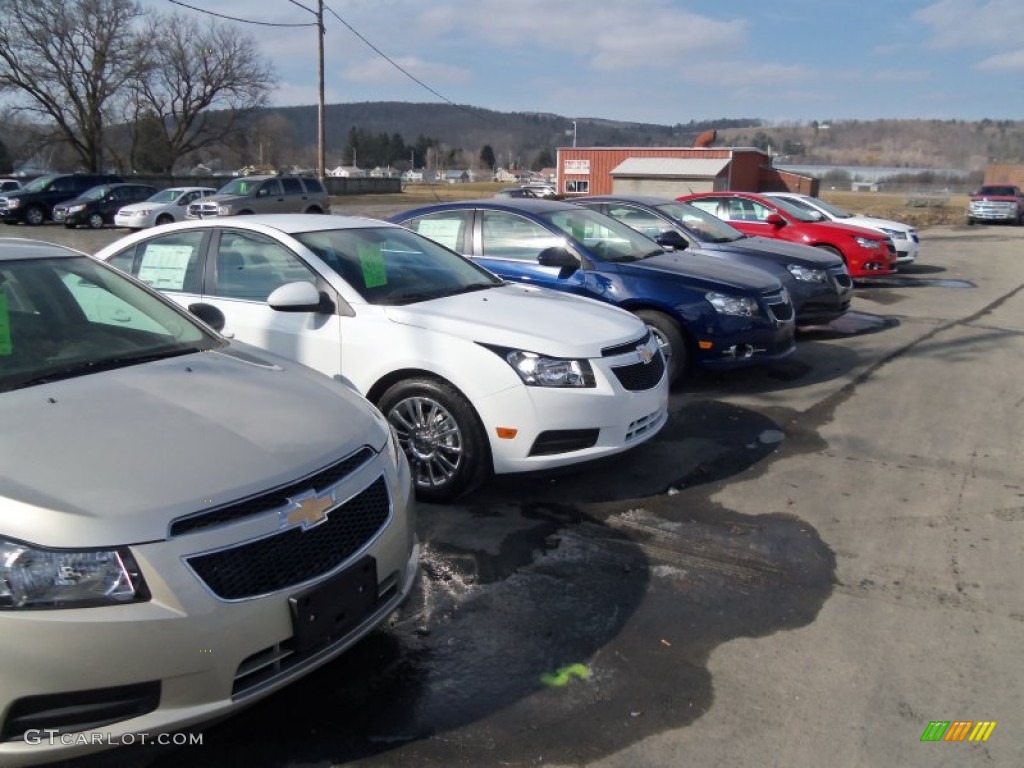 2013 Cruze ECO - Summit White / Jet Black/Sport Red photo #25