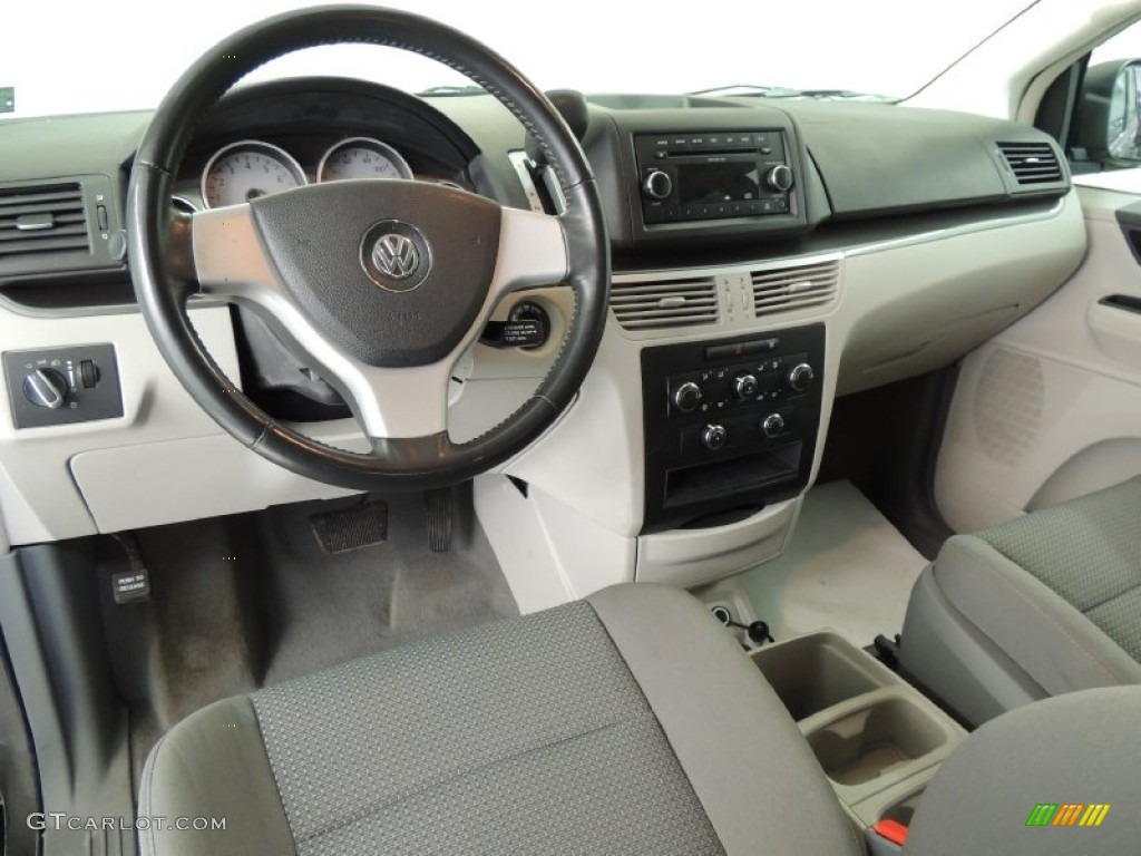 Aero Gray Interior 2010 Volkswagen Routan S Photo #77201985