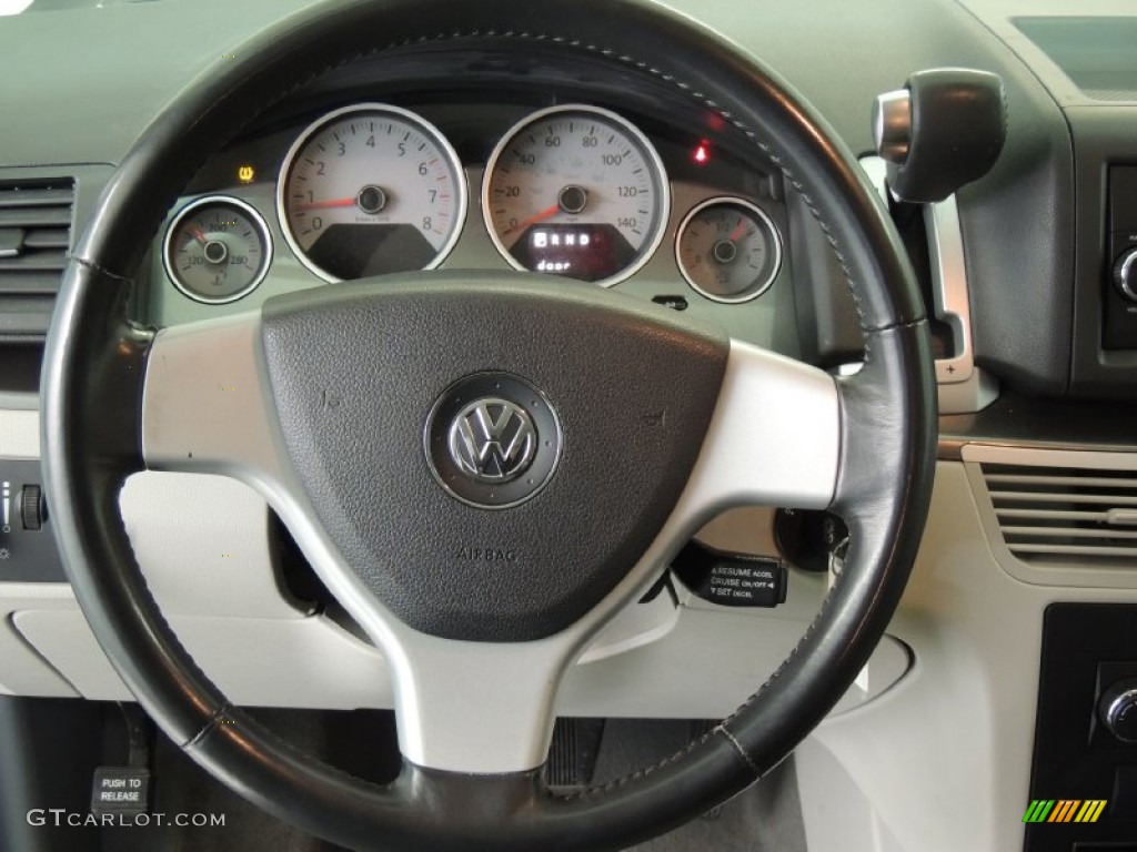 2010 Volkswagen Routan S Aero Gray Steering Wheel Photo #77202008