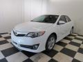 2013 Super White Toyota Camry SE  photo #3