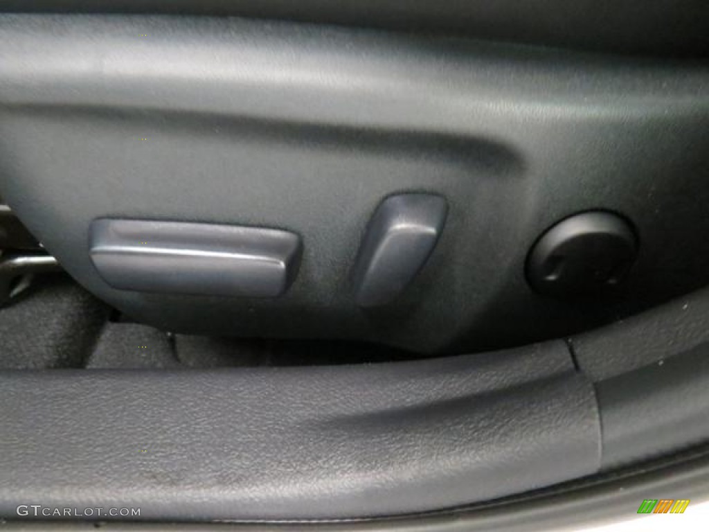 2013 Camry SE - Super White / Black photo #9