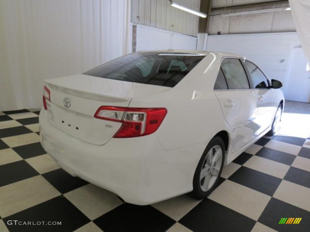 2013 Camry SE - Super White / Black photo #18