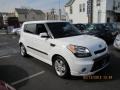 2010 Clear White Kia Soul +  photo #2