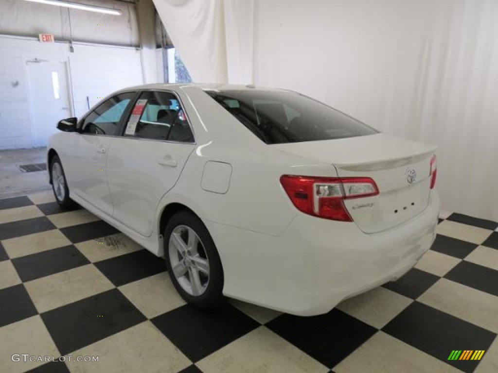 2013 Camry SE - Super White / Black photo #20