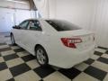 2013 Super White Toyota Camry SE  photo #20