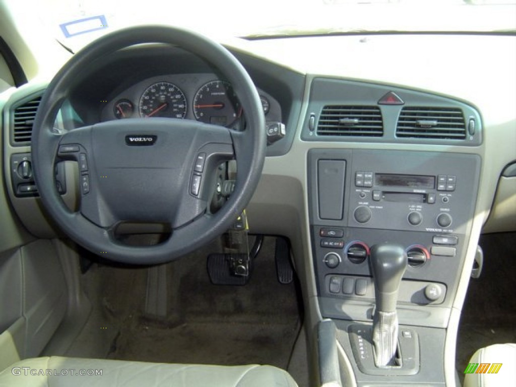 2002 V70 2.4 Wagon - Black / Taupe/Light Taupe photo #8