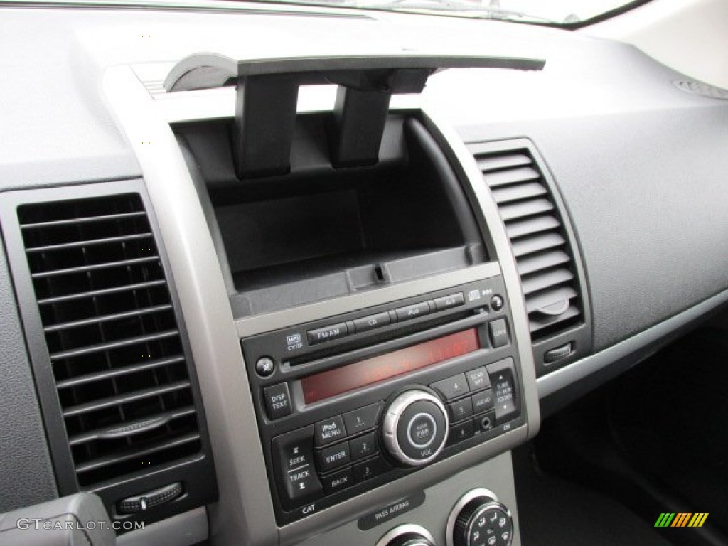 2010 Nissan Sentra 2.0 SR Controls Photo #77206346