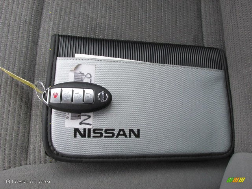 2010 Nissan Sentra 2.0 SR Keys Photos