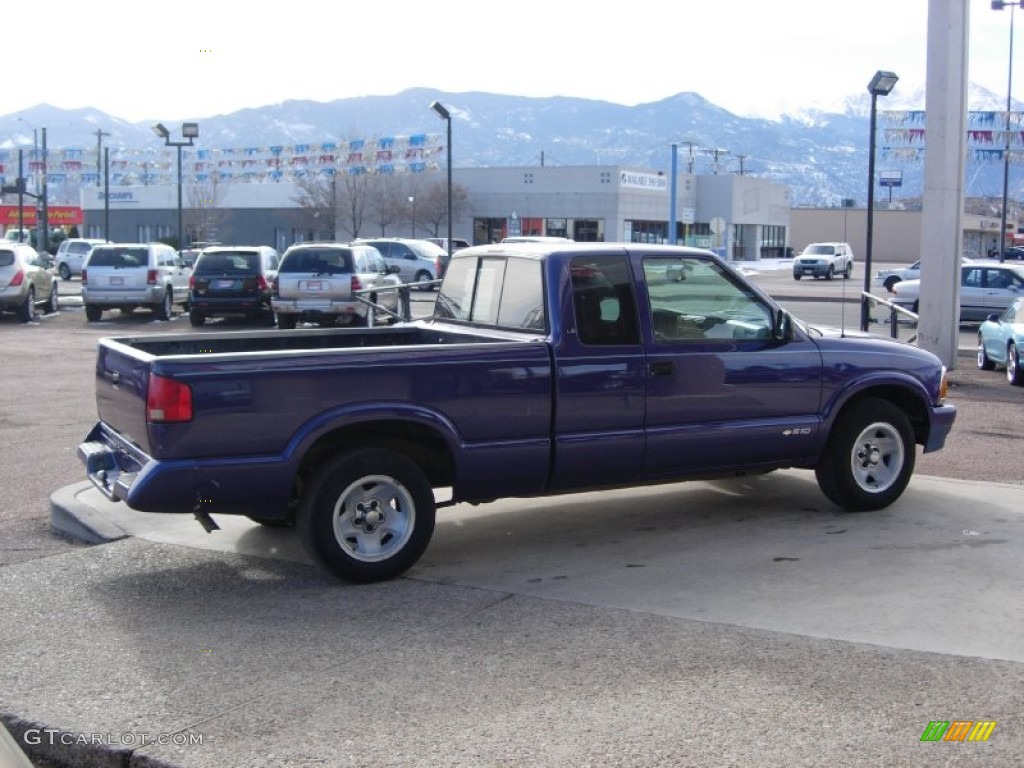 1996 S10 LS Extended Cab - Radar Blue Metallic / Graphite photo #11