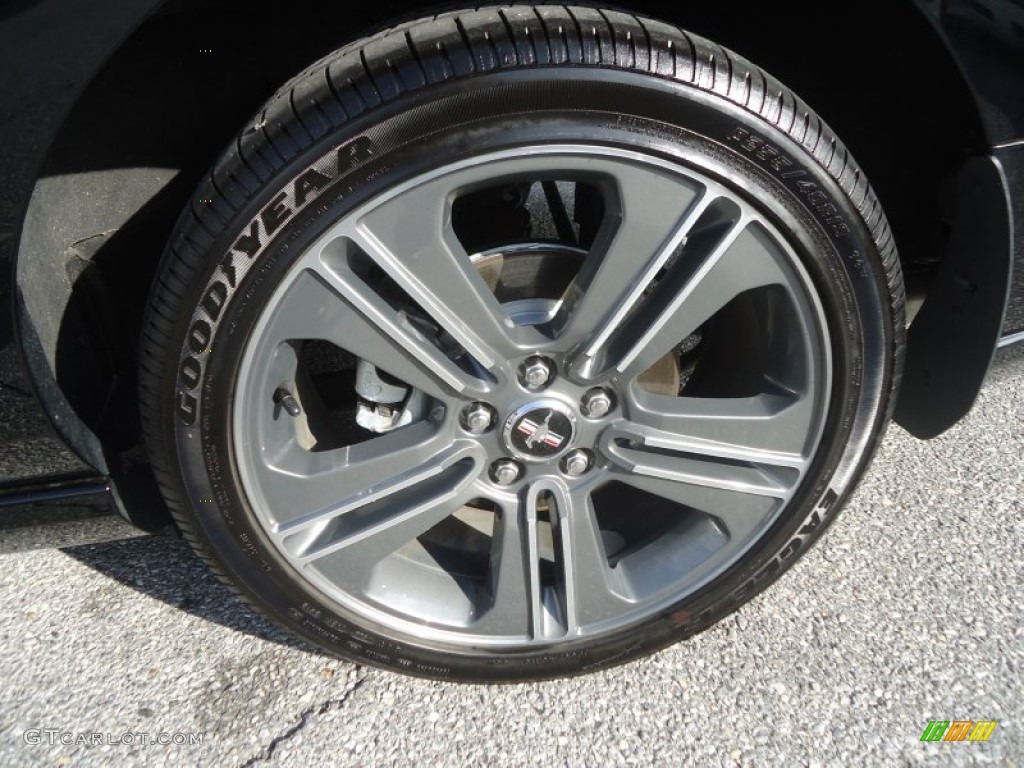 2013 Ford Mustang V6 Coupe Wheel Photo #77208874